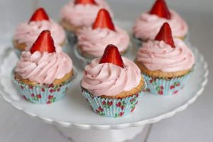 Strawberry Rhubarb Cupcakes
