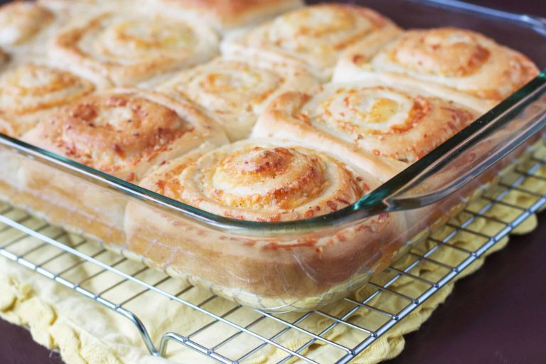 Garlic Cheddar Swirl Buns