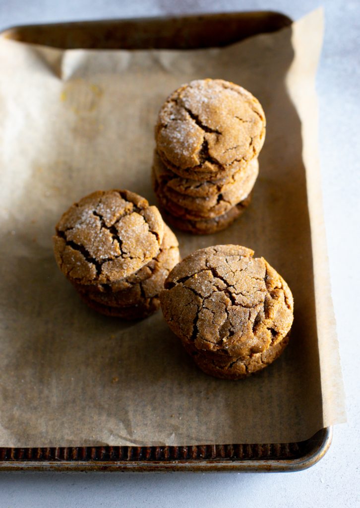 Easy Molasses Crinkle Cookies
