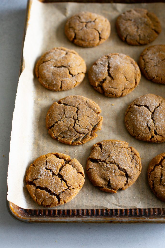 Easy Molasses Crinkle Cookies