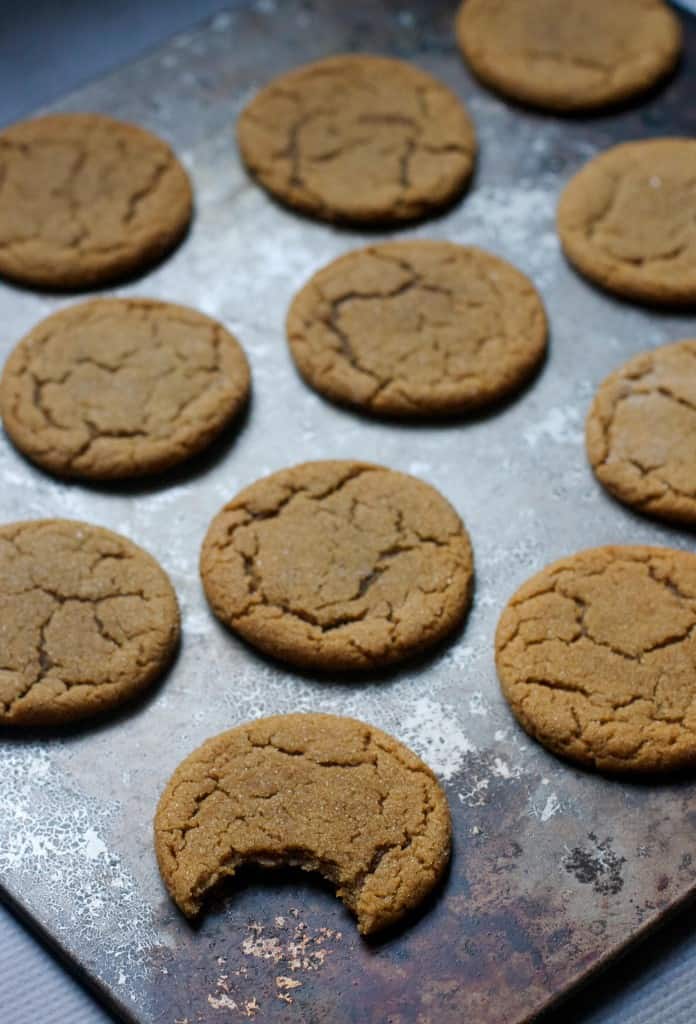 Easy Molasses Crinkle Cookies 