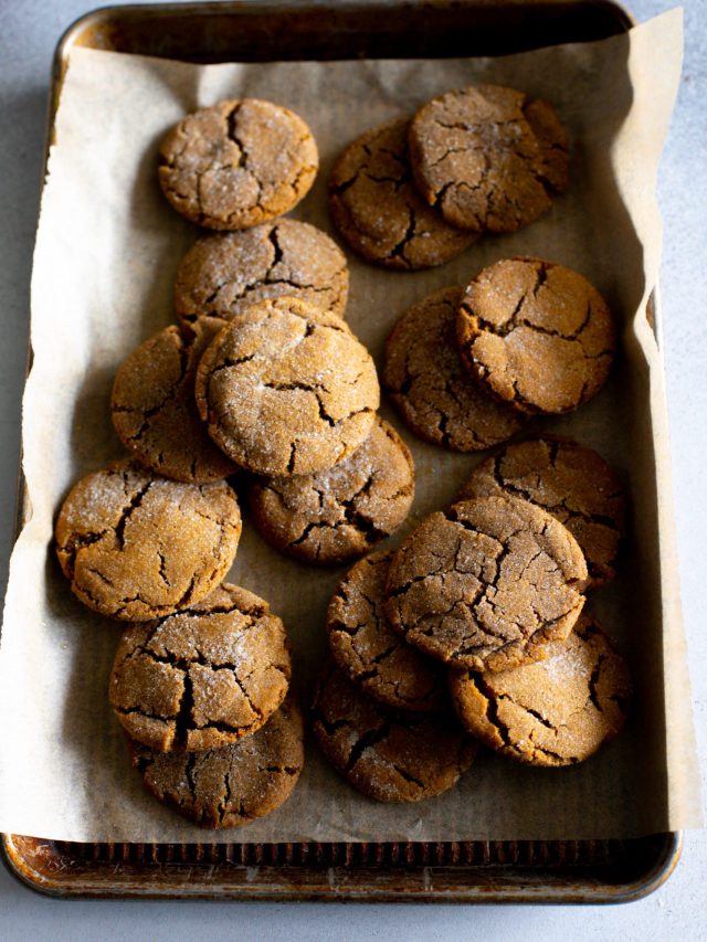 Easy Molasses Crinkles