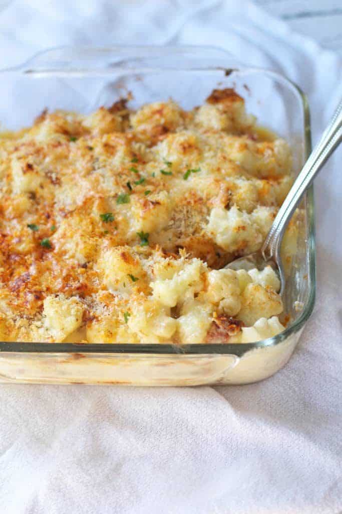 Cheesy Cauliflower Gratin with Bacon- the Thanksgiving side dish you didn't know you needed! #thanksgiving #sidedish 