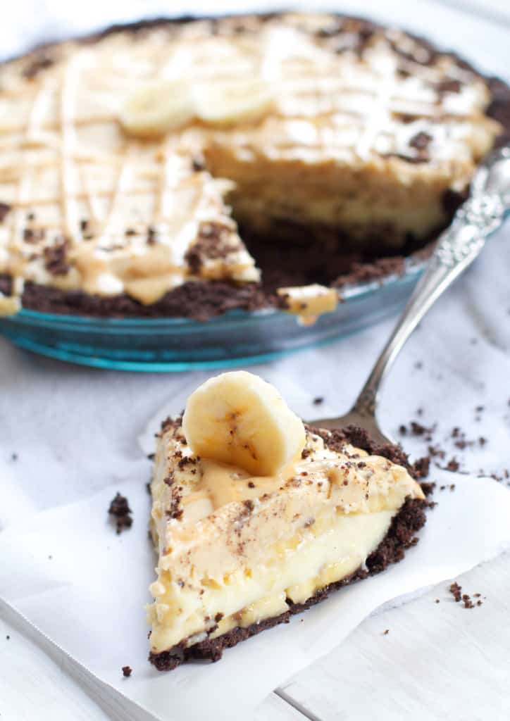 Peanut Butter Banana Cream Pie- a sweet and salty twist on my favorite classic! #baking #dessert #bananacreampie #thanksgiving #pie