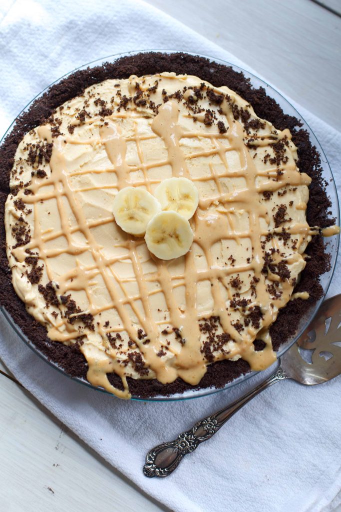 Peanut Butter Banana Cream Pie- a sweet and salty twist on my favorite classic! #baking #dessert #bananacreampie #thanksgiving #pie