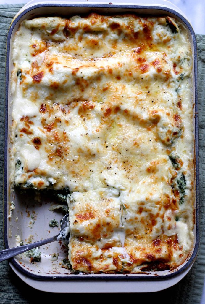 White Spinach Lasagna- a delicious, creamy, vegetarian lasagna that is perfect for dinner with some lemony salad on the side! #vegetarian #dinnerideas #lasagna