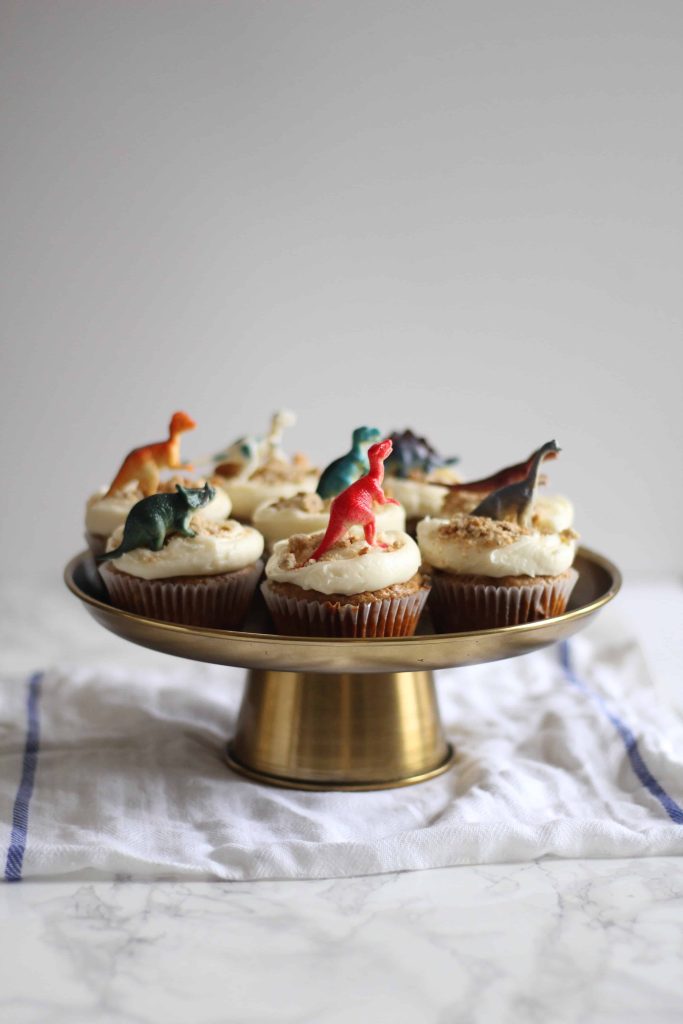 Cupcakes with dinosaur figures