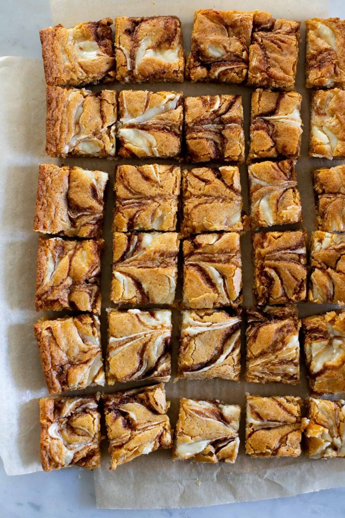 Cinnamon Roll Blondies