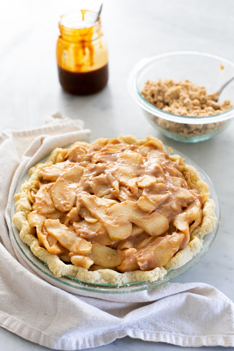 Caramel Apple Crumb Pie