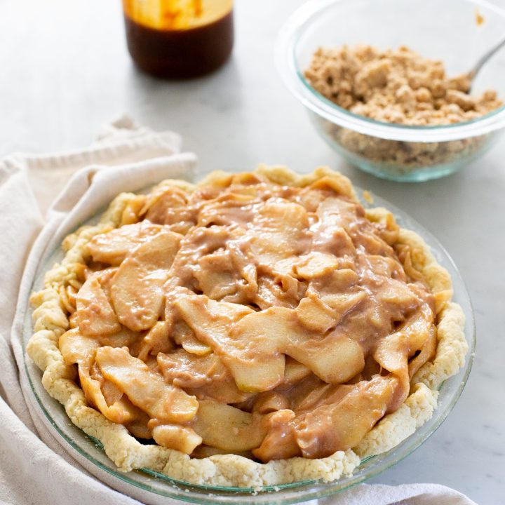 Caramel Apple Crumb Pie