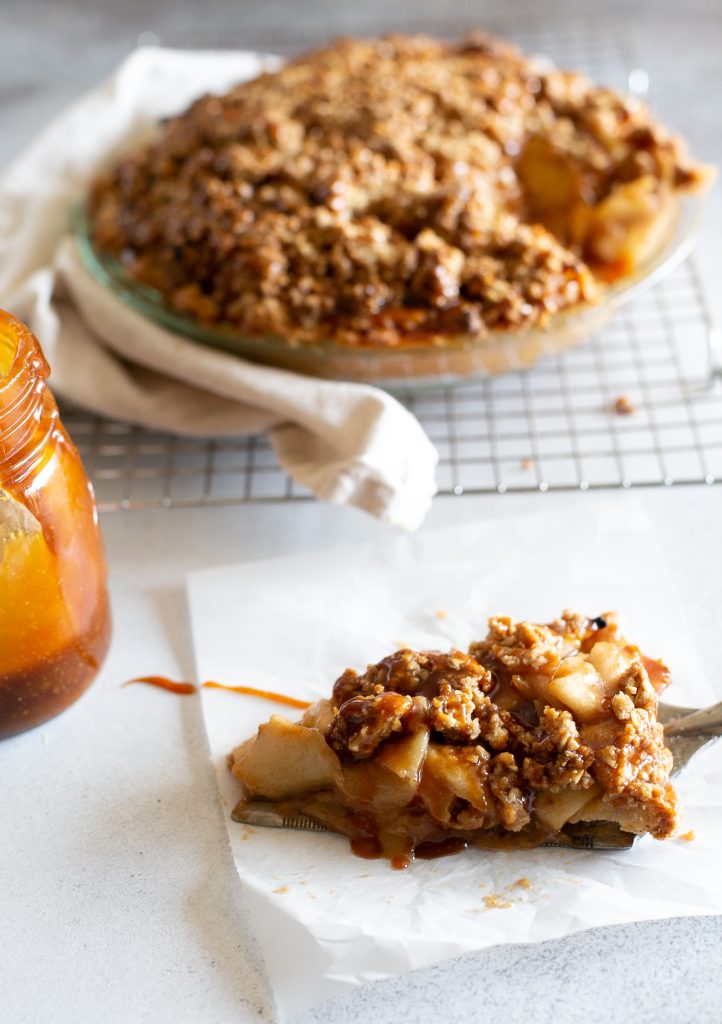 dutch caramel apple pie - Blue Bowl